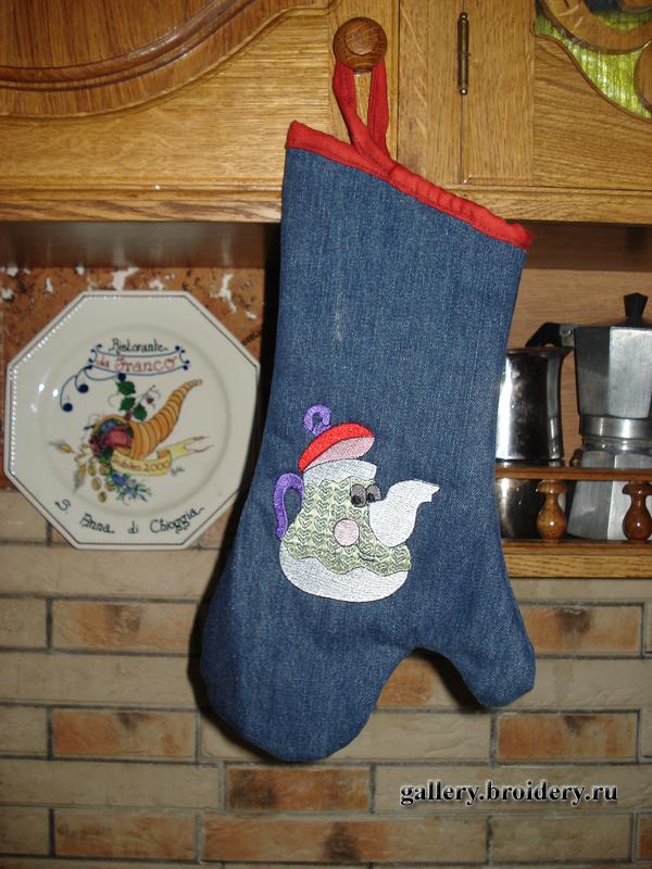 Машинная вышивка. Рукавица-прихватка