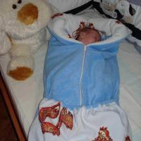 Одеяло-трансформер украшенное вышивкой по краю