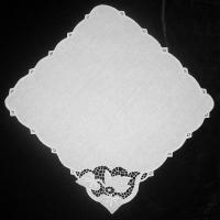 Уголок белого цвета