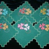 Набор салфеток зеленого цвета для столовых приборов на 6 персон