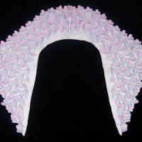 Воротник "апаш" из белого атласа, вышитый цветными нитками