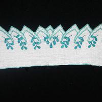 Воротник прямой из белого батиста, вышитый зелеными нитками