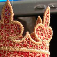 Машинная вышивка. Корона.