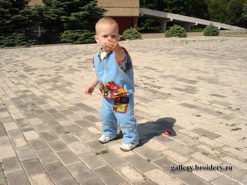 Детский костюм. Машинная вышивка