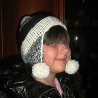 Шапка с помпонами