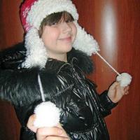 Шапка с помпошками