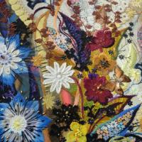 Вышитые цветы. Крупным планом