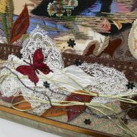 "Позолота вся сотрется". Бабочка на кружевном платке.