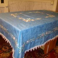 Скатерть 150х170 см.Кружево по краю тоже вышито