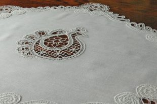 Нарядная кружевная салфетка