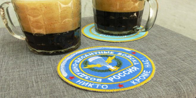 Вышиваем подставки под кружку ко дню ВДВ