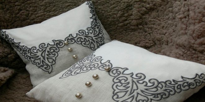 Подушка в технике ришелье