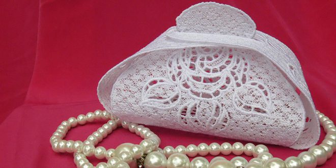 Шкатулки из кружева красивы и многофункциональны. В Италии, например, в них кладут пакетики конфет или арахиса и дарят гостям, приглашенным на свадьбу. Кружевную шкатулку можно использовать как упаковку для подарка, для хранения бижутерии, любовных писем и всяких безделиц. В этом мастер-классе показано как вышить детали шкатулки и соединить их в единое целое. Кружевные детали вышиваются на водорастворимом стабилизаторе, а потом сшиваются воедино вручную или на швейной машине.